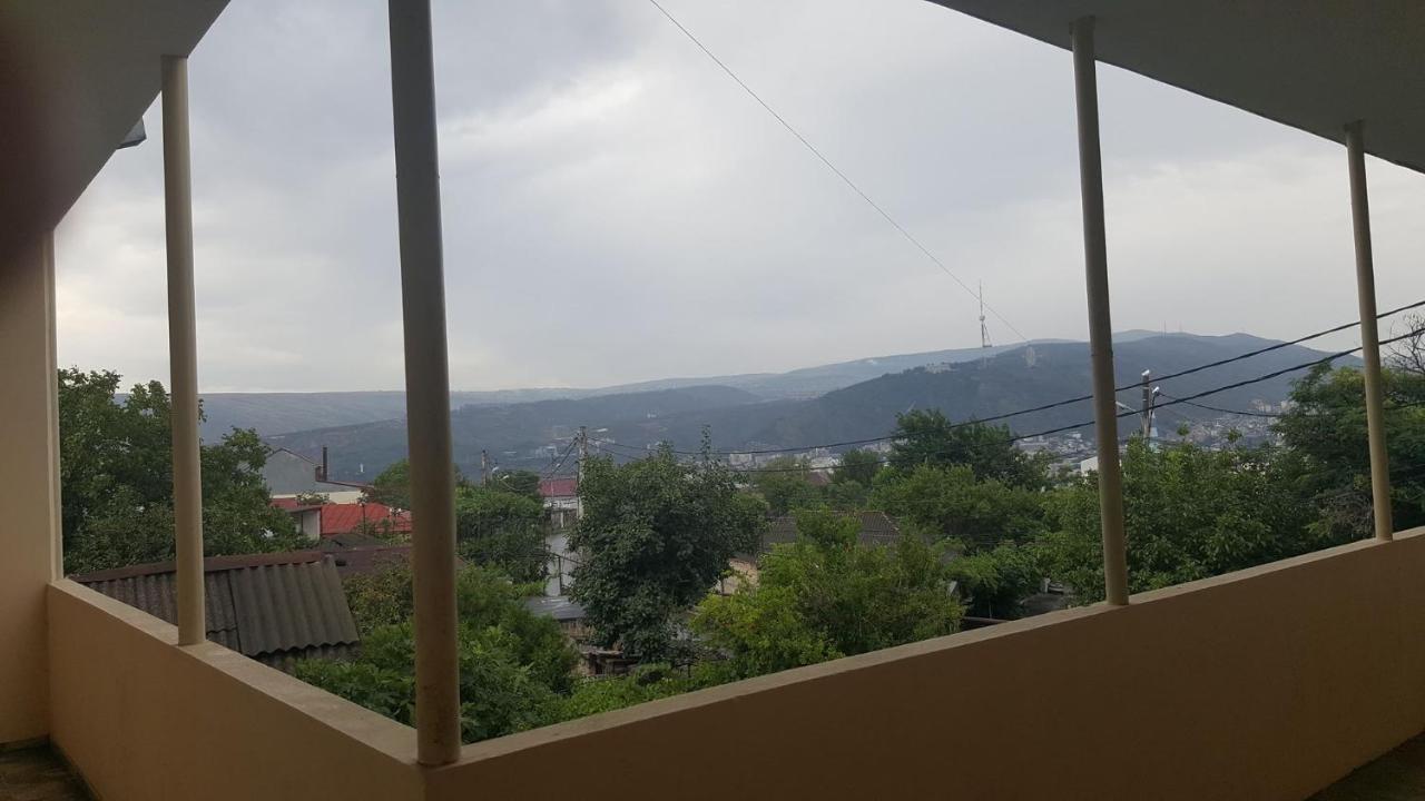 Guesthouse Different Тбилиси Екстериор снимка