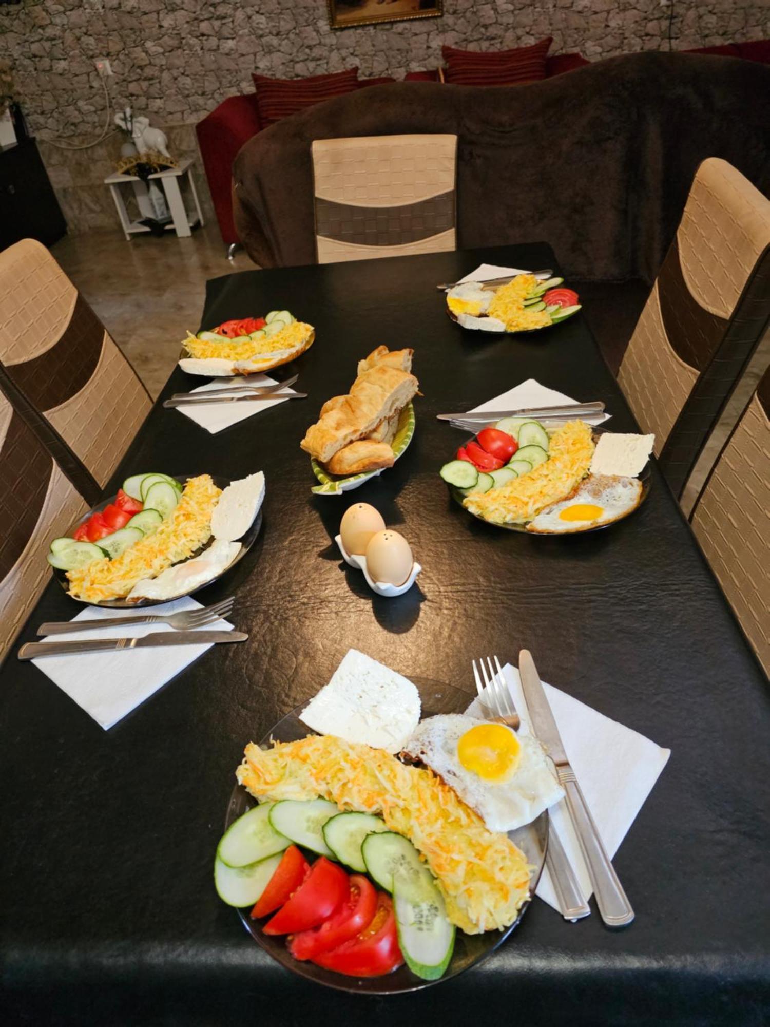 Guesthouse Different Тбилиси Екстериор снимка